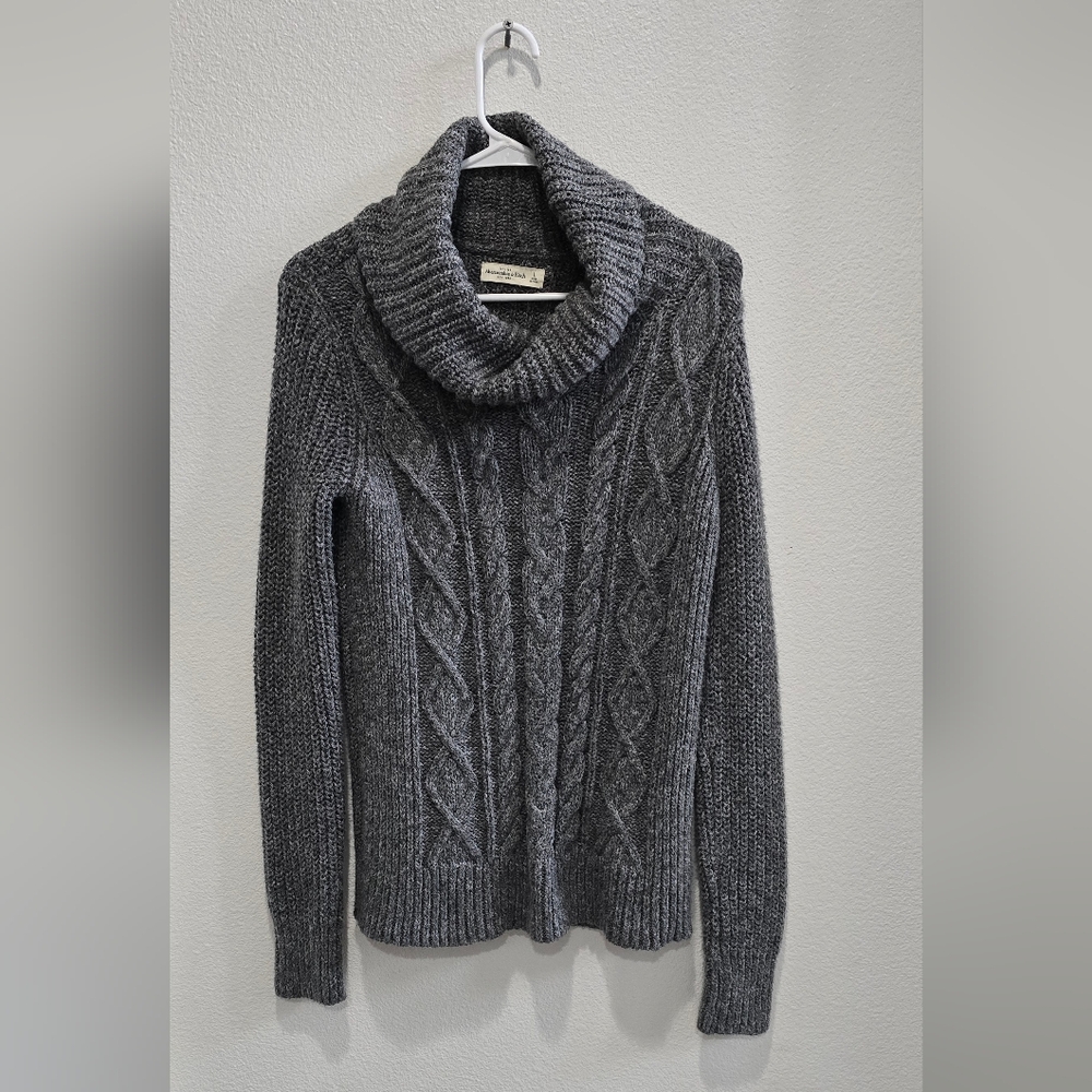 Abercrombie & Fitch grey cable knit crowl neck Sweater size large